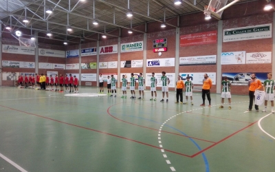 Els jugadors de tots dos equips van guardar un emotiu minut de silenci | La Xarxa